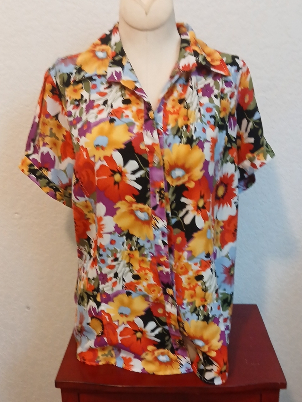 Floral Short-Sleeve Button-Down Shirt in Multicolor